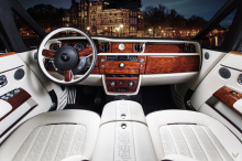 Мы знаем, что машины Rolls-Royce по-прежнему остаются главным символом роскоши и изысканности.