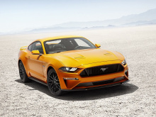 Между тем, гибридная версия нынешнего Mustang появится в 2019 году.