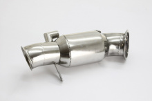 Для этой конкретной машины команда G-POWER решила более внимательно поработать с шестицилиндровым силовым агрегатом N55 с турбонаддувом и добавить дополнительную мощность. Это приводит к 370 л.с. и 500 Нм в режиме overboost. Кроме того, команда адапт