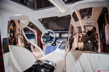 Концептуальный автомобиль представляет собой соединение универсала высокого класса и внедорожника для комфорта одного в сочетании с стильным кузовом другого. Это означает, что концепция имеет преимущество высокой посадки внедорожника и чувственной эс