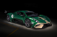 Brabham BT62 является заднеприводным гиперкаром, который оснащен 5,4-литровым V8 без тубонаддува. При весе 972 кг и крутящем моменте 667 Нм, ожидается, что соотношение мощности к весу составит 720 л.с. на тонну. Мощность подается через шестиступенчат