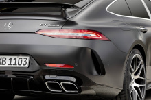 Специальная модель оснащена 21-дюймовыми коваными колесами AMG с двойными спицами с отделкой на выбор в цвете graphite grey magno, diamond white bright или graphite grey metallic.