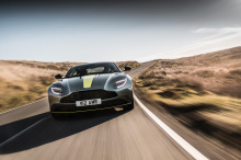 А на этой неделе Aston Martin представил нечто совершенно новое и очень реальное - Aston Martin DB11 AMR.