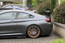 На первый взгляд, эти фотографии показывают BMW M4 GTS.