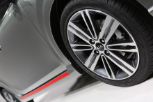 За 14 720 фунтов стерлингов вы можете получить GT-Line S с электрическим люком, подогревом передних сидений и рулевым колесом, автоматическим кондиционером, умным ключом с кнопкой старт/стоп и круиз-контролем с ограничителем скорости.