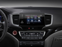 Наряду с новым дисплеем с сенсорным экраном и возможностью интеграции смартфонов и комплектом Honda Sensing объемный внедорожник получает расширенный спискок стандартных функций.