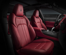Maserati привлек наибольшее внимание новым Leante GTS, который получает 3,8-литровый V8, взятый из Quattroporte GTS, мощностью 550 л.с. и 730 нм крутящего момента. Мощность подается через интеллектуальную систему полного привода Q4, которая обеспечив