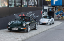 Местность возле Восточного вокзала Мюнхена образовала собой сцену в солнечное воскресенье сентября. Это неофициальное событие с бесплатным въездом в городскую индустриальную зону с Porsche, расставленными по всему периметру площадки. Владельцы и покл