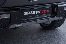 Для внутренней обивки есть бесконечные конфигурации. Brabus сможет удовлетворять любой вкус и гордится тем, что предлагает полный ассортимент кожи и алькантары. Автомобиль для шоу получил полностью кожаный интерьер в ванильном и черном цвете, с оранж