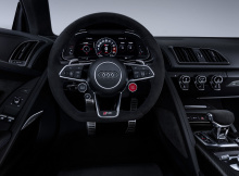 2019 Audi R8 должен появится на улицах в начале 2019. Автомобиль должен появится на дорогах в начале 2019. Audi R8 следует вскоре после премьеры 2019 Audi R8 LMS GT3 на Парижском автосалоне 2018 года. Объявлены как модели Coupe, так и Spyder с улучше