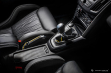 Однако никаких изменений в силовой трансмиссии сделано не было. Focus RS питается от 2,3-литрового двигателя EcoBoost с четырьмя цилиндрами, который посылает 350 лошадиных сил и 475 Нм крутящего момента на все четыре колеса.