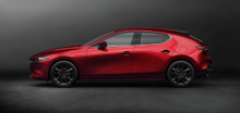 Mazda сумела укрепить фундаментальные водительские атрибуты автомобиля такие как ускорение, маневренность и мощность изучая ошибки из прошлого и экспериментируя с новыми функциями и технологиями - например, характеристики трансмиссии SKYACTIV-X, SKYA