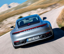 Один из самых ожидаемых дебютов на автошоу в Лос-Анджелесе - потрясающий новый Porsche 911. Porsche продемонстрировал новые Carrera S и 4S на выставке, но в итоге в состав группы войдет новый 911 Turbo, GT3 и, впервые в истории модели, гибрид, поскол