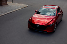 Дизайн-босс Mazda сказал, что он не хочет, чтобы модель «выглядела цифровой». Согласно Autocar, это означает, что он хочет, чтобы дизайн соответствовал текущему диапазону Mazda. Босс по европейскому дизайна Mazda, Jo Stenuit, явно не является поклонн