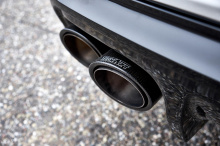 Комплект GrandGT от TechArt также придает Panamera более агрессивный внешний вид благодаря капоту из карбона, расширенным колесным аркам, накладкам на пороги и значительно более широкой колее.