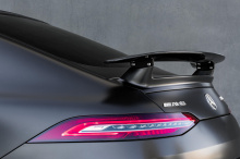 Новый Mercedes-AMG GT 4-Door Coupe - едва ли то, что мы бы назвали визуально агрессивным. Но те, кто ищет немного эстетики (и аэроэффективности), могут соблазниться этим аэродинамическим пакетом AMG.
