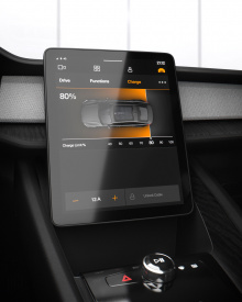 Эта система также позволяет Polestar 2 почувствовать «подход» водителя. В комбинации приборов и программного обеспечения предусмотрены такие умные функции, как система, предопределяющая следующий шаг водителя.