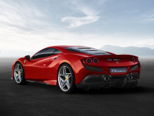 На самом деле, название отдает дань как бескомпромиссной компоновке модели, так и двигателю - это огромный 720cv, который обеспечивает колоссальное количество энергии. Фактически, это самый мощный V8, который когда-либо использовался Ferrari.