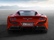Что касается выразительности и конструктивных особенностей, команда Ferrari сделала то, что у нее получается лучше всего - чрезвычайно красивый автомобиль.