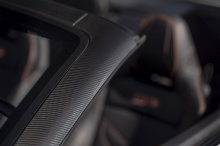Разработанный собственными силами компании под руководством исполнительного вице-президента и главного креативного директора Марека Райхмана, Volante собирается стать самым привлекательным и в то же время самым технологичным Aston Martin на сегодняшн