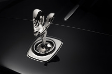 Последняя версия Rolls-Royce Ghost появилась в виде издания Rolls-Royce Ghost Zenith Collector’s Edition от Rolls-Royce Ghost.