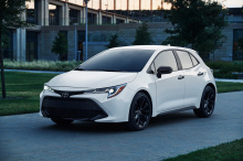 Совершенно новая 2020 Corolla была представлена ранее в этом году с новой идеологией класса, пересмотренным экстерьером и ориентированным на водителя интерьером. И вот, спустя шесть месяцев, Nightshade Edition, наконец, представлен!