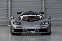 Конечно, спецификация LM не уникальна для этих двух автомобилей. Пять «настоящих» LM были построены в честь пяти GTR McLaren F1, которые соревновались и закончили 24-часовую гонку Ле-Мана в 1995 году. Эти автомобили вряд ли попадут на аукцион в ближа