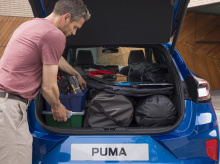 На данный момент мы знаем, что Ford Puma Titanium First Edition в стандартной комплектации будет включать в себя первый в своем классе пассажирский массажный салон для водителя и пассажира в дополнение к усовершенствованной беспроводной зарядке. Кром