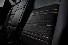 Что касается интерьера, NX 300 Black Line Special Edition имеет бронзовую тему с многочисленными эксклюзивными украшениями для сидений, центральной консоли, отделки дверей, напольных покрытий.