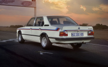 Реставрация наконец завершена с восстановленным BMW 530 MLE, представленным в «Доме легенд BMW», BMW Group, Завод Росслин. Торжественное открытие MLE состоялось перед четырьмя сотрудниками BMW Group в Южной Африке, которые собирались создать оригинал
