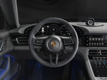 Кроме того, как и ожидалось, Taycan 4S оснащен эксклюзивными 19-дюймовыми колесами Aero, обновленной передней панелью с новой геометрией, накладками на пороги, черным задним диффузором, новыми светодиодными фарами и Porsche Dynamic Light System Plus.