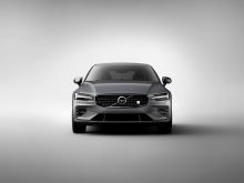 Автомобили Polestar Engineered предоставят покупателям эксклюзивные отличительные черты - все модели этой линейки оснащены набором эмблем Polestar, глянцевой черной отделкой для черной решетки радиатора и отделкой из черного хрома, а также ремнями бе