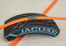 В ознаменование запуска модернизированного спортивного автомобиля, Jaguar партнерстве с Hot Wheels создали детальную точную копию 2021 Jaguar F-Type в масштабе 1:64, в черно-белой камуфляжной пленке. Затем модель мчалась по безумной оранжевой трассе 
