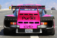 935, для тех, кто не был знаком, представлял собой широкую версию 911-го поколения Turbo с наклонным носом, которую Porsche разработал для гонок на спортивных автомобилях - выиграв (среди множества других гонок) 24-часовую гонку Ле-Мана в 1979 году.