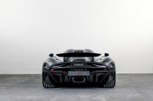 Bugatti дразнит нас новым гиперкаром, который дебютирует на выставке, и, как сообщается, будет новой ориентированной на трек версией Chiron под названием Chiron R. В прошлом месяце Koenigsegg также поделился фотографией в социальных сетях, показывающ