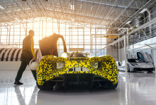 Прежде чем начать производство, Lotus готовит новое современное производственное оборудование для Evija. Расположенный в Норфолке, Великобритания, новый объект был построен рядом с испытательным треком компании, где гоночные легенды Айртон Сенна, Эме