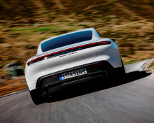 Новость об обновлении аккумуляторной батареи поступила от клиента Porsche Taycan Turbo, известного в Твиттере как ClarkDennisM, который говорит, что доставка его автомобиля была отложена на неделю, так как пока не было установлено неизвестное обновле