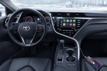 Тойота также ранее объявила о превосходных оценках экономии топлива AWD Camry 9,4/6,9/8,1 л на 100 км в режиме город/шоссе/смешанный. Система полного привода, которую получает Camry (и более крупный седан Avalon), называется Dynamic Torque Control AW