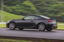 На прошлой неделе новая ограниченная серия Toyota 86 Black Limited была выпущена в Японии как дань уважения Toyota AE86 Black Limited, что вызвало слухи о том, что производство модели текущего поколения скоро закончится. Производство было начато еще 