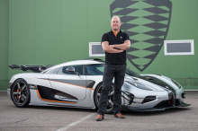 Кристиану фону Кенигсеггу было всего 22 года, когда он основал шведскую компанию, производящую автомобили Koenigsegg еще в 1994 году. У него была мечта построить собственную компанию по производству автомобилей. Сегодня эта мечта осуществилась, так к