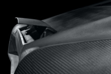 В R67 используется комбинация алюминия и карбона в шасси, построенная на основе оригинального Fastback Ford Mustang.