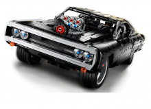 Будучи моделью Lego Technic, Charger обладает множеством реалистичных функций, основанных на оригинальном автомобиле 1970 года.