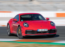 Porsche только что анонсировал множество новых функций, доступных для 2021 911 Carrera S и 4S, и есть одна особенность. Механическая коробка передач с семью скоростями, ранее доступная в некоторых 911 моделях, будет предлагаться как опциональный вари