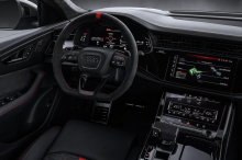 Модифицированный Audi RS Q8 Manhart генерирует ошеломляющие 888 л.с. и 1080 Нм крутящего момента благодаря более крупным турбокомпрессорам и модификации двигателя. Чтобы помочь хардкорному внедорожнику справиться со всей этой дополнительной мощностью