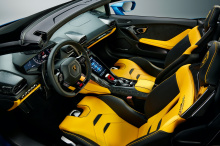 Одним из первых его действий было объявление о новом заднеприводном Lamborghini Huracan EVO Spider. Запуск завершает фейслифтинг линейки Huracan.