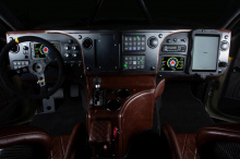 Spitfire Luxury Pre-Runner от Jimco берет на себя всё лучшее из оригинального грузовика и улучшает его производительность с 415 Chevy V8, созданным Danzio Performance, 4-скоростной коробкой передач Turbo 400, и еще более экстремальной настройкой подв