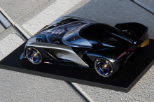 Несмотря на то, что Bugatti в обозримом будущем стремится создавать двигатели внутреннего сгорания, в конечном итоге наступит время, когда автопроизводитель будет вынужден перейти на полностью электрические трансмиссии, чтобы соблюдать нормы выбросов