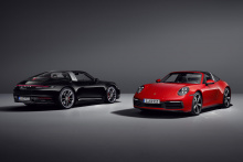 Porsche официально представил последнюю главу в истории 992-го поколения 911. Познакомьтесь с 2021 Porsche 911 Targa 4 и Targa 4S, оба из которых имеют отличительную крышу, которая объединяет купе и кабриолет в одно целое. Для покупателей, которые не
