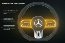Mercedes-Benz продолжает дразнить нас своим обновленным купе и кабриолетом Mercedes E-Class, оба из которых должны быть представлены в эту среду, с более подробной информацией, показывающей краткое видео нового и высокотехнологичного руля автомобилей