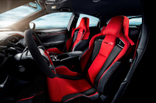 Нынешняя модель существует уже три года и недавно подверглась реконструкции, но японские производители работают над традиционно более коротким производственным циклом, а это означает, что новый Civic Type R уже находится на продвинутой стадии тестиро